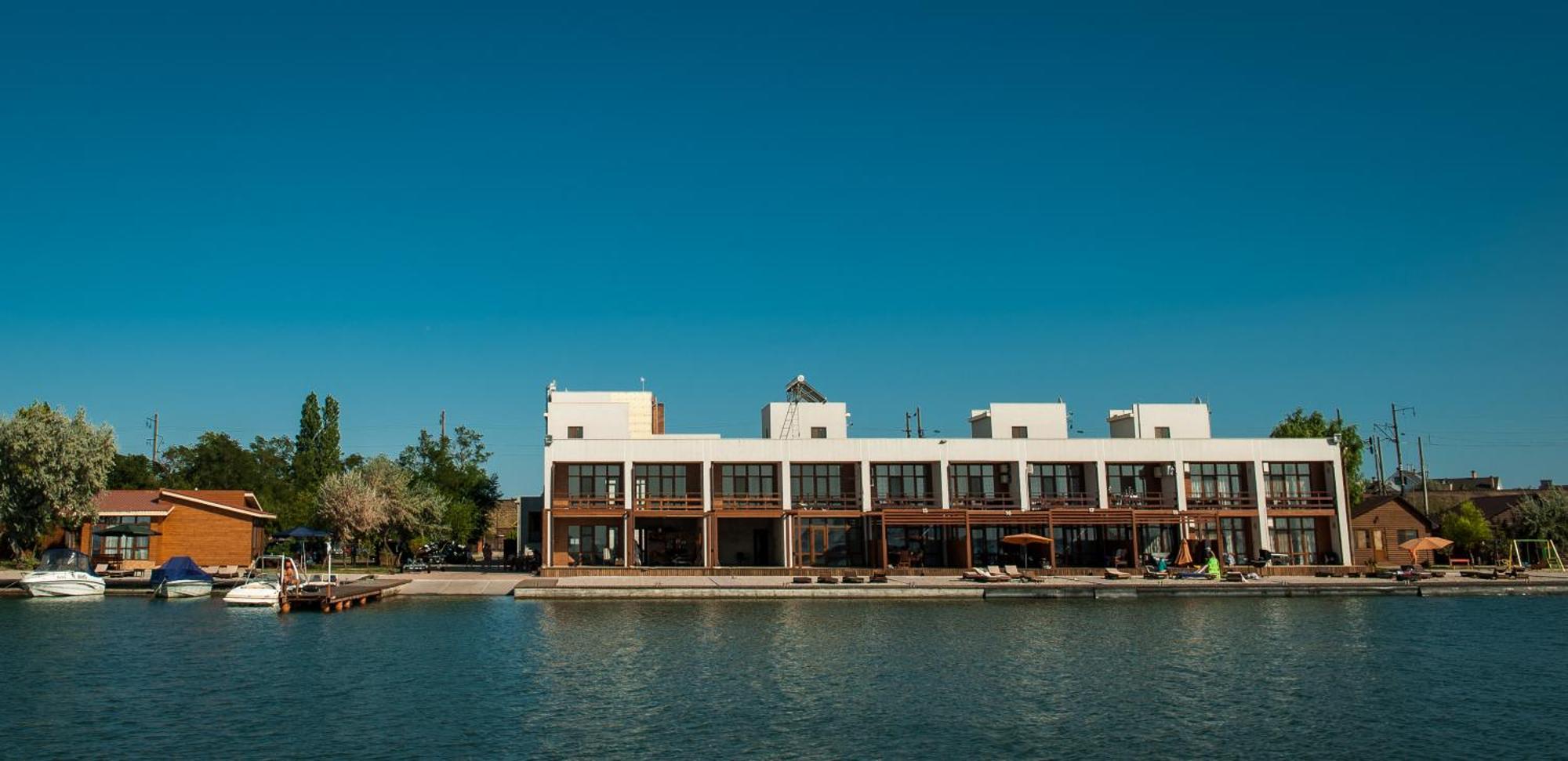 Prichal 80 Hotel Zatoka Bagian luar foto