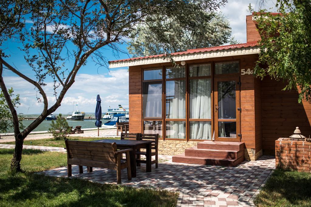 Prichal 80 Hotel Zatoka Bagian luar foto