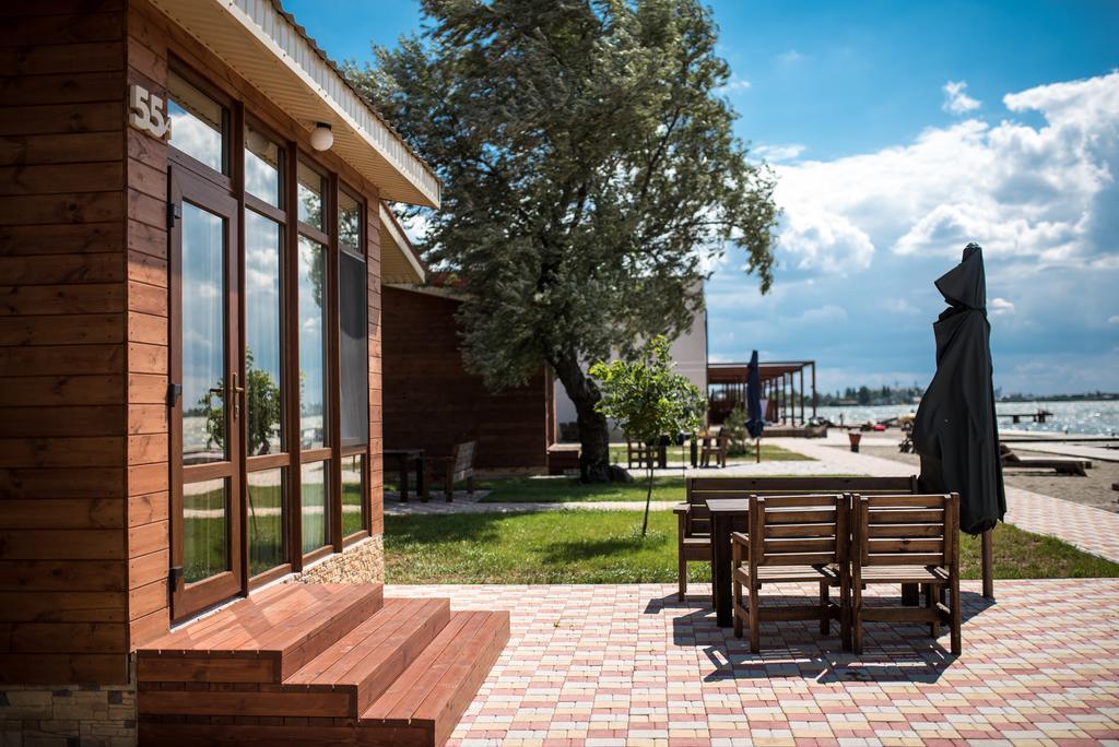 Prichal 80 Hotel Zatoka Bagian luar foto
